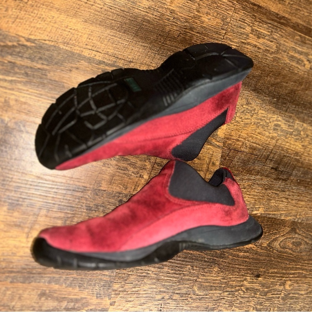 LL Bean Women's Shoes Size 6M Red Wine Color Suede Slip on Comfort